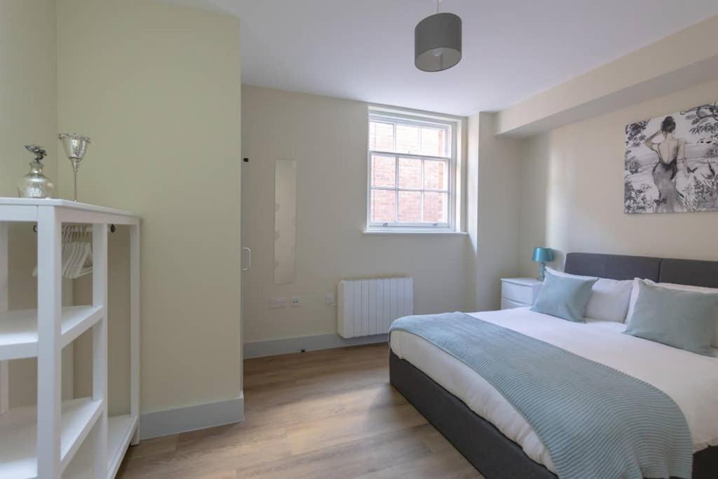 Hereford City Centre - Apartment 4, Isabella House - Modern Apartment In The Heart Of The City - Sleeps 4 Guests - Hosted By Rentmyhouse Eksteriør billede
