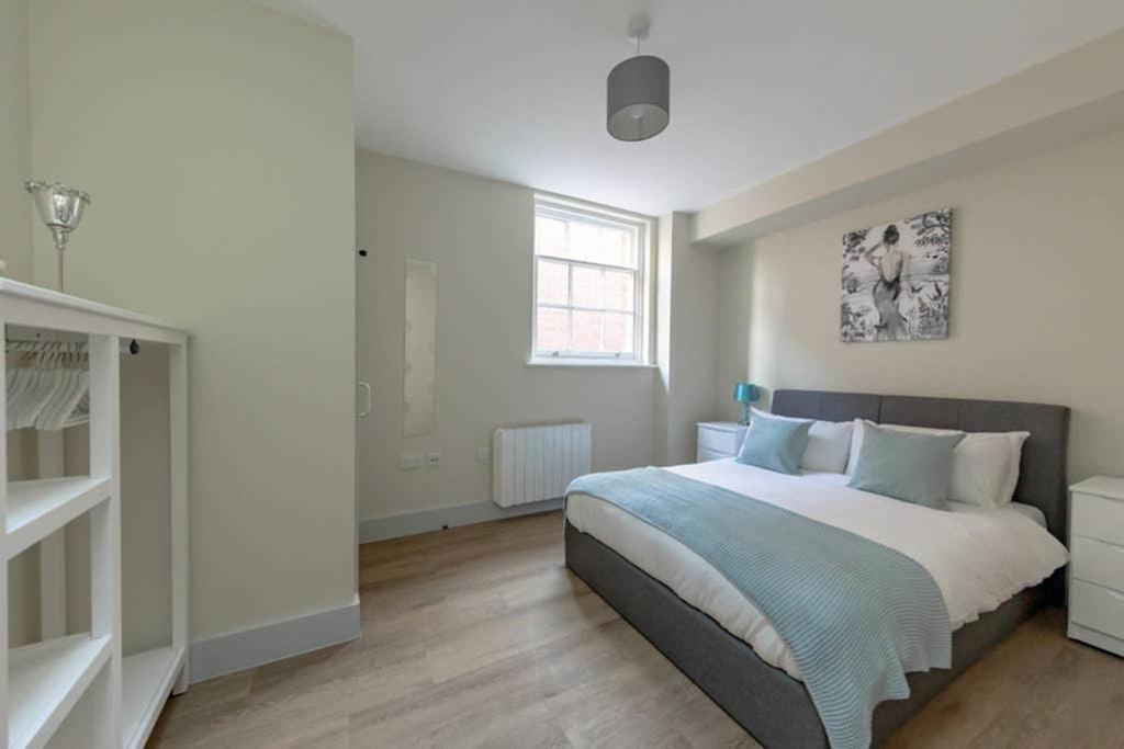 Hereford City Centre - Apartment 4, Isabella House - Modern Apartment In The Heart Of The City - Sleeps 4 Guests - Hosted By Rentmyhouse Eksteriør billede